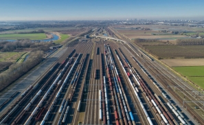 一年投建3300公里的中国铁路，货运很给力